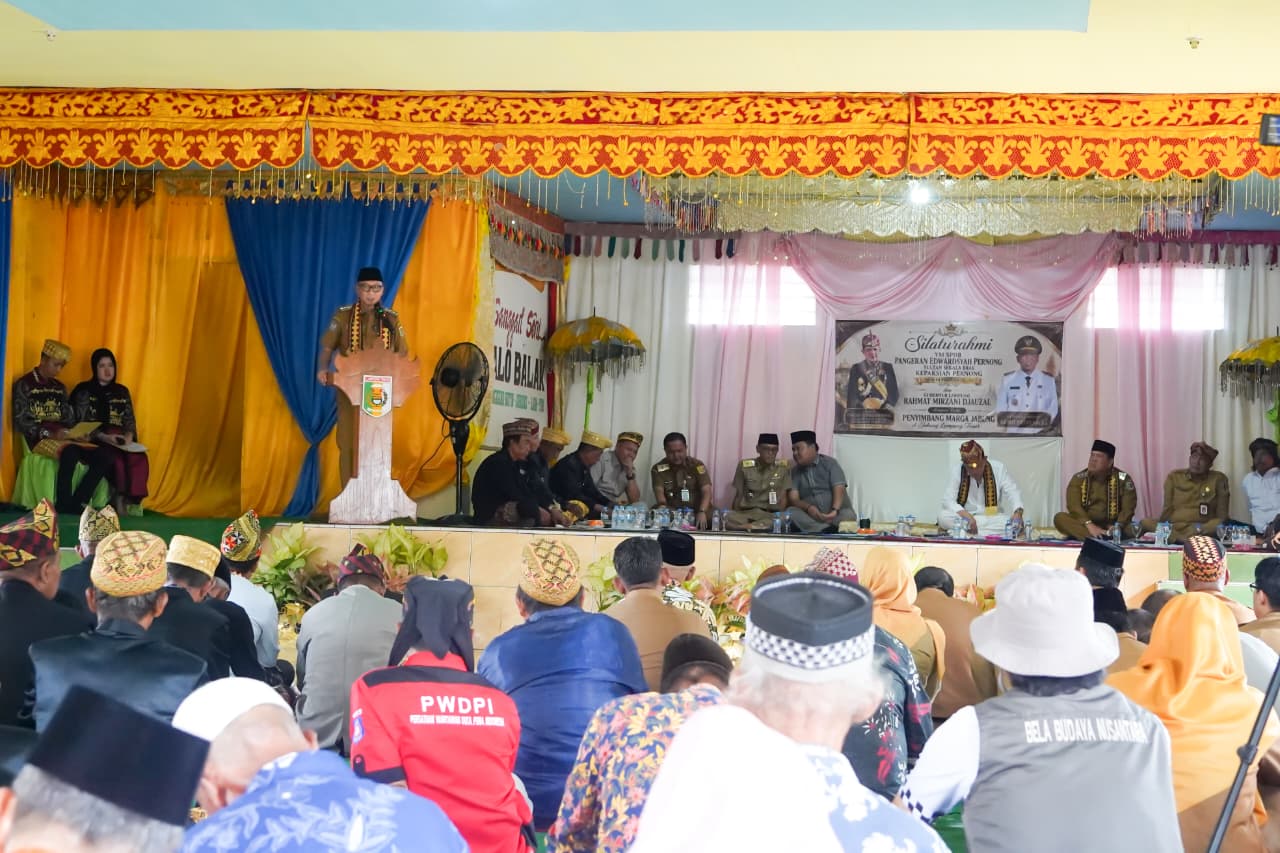 Temui Tokoh Adat Jabung, Gubernur Mirza Hadirkan Solusi Pendidikan, Infrastruktur, dan Lapangan Kerja